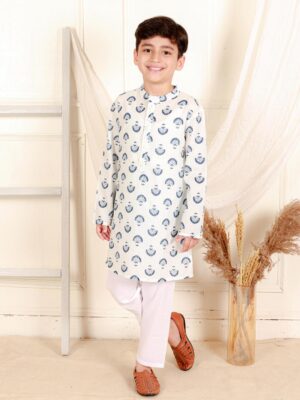Kamee Motifs Printed Regular Pure Cotton Straight Kurta with Pyjamas-Blue
