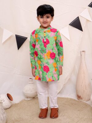 Kamee Motifs Printed Regular Pure Cotton Straight Kurta with Pyjamas-Green