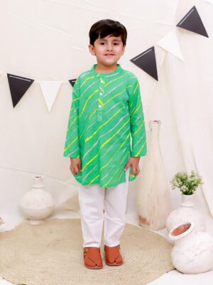 Kamee Motifs Printed Regular Pure Cotton Straight Kurta with Pyjamas-Green