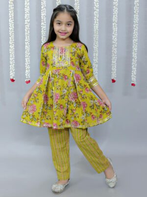 Ka-mee Girls Flral Printed Pure Cotton Kurta with Pyjamas & Dupatta