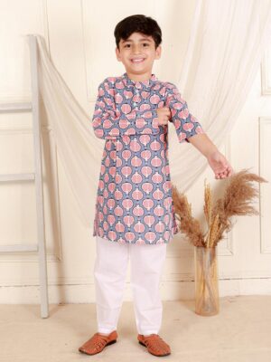 Kamee Motifs Printed Regular Pure Cotton Straight Kurta with Pyjamas-Blue
