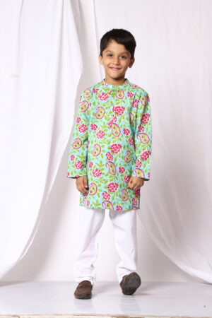 Kamee Motifs Printed Regular Pure Cotton Straight Kurta with Pyjamas-Green