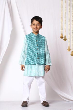 Kamee Floral Printed Pure Cotton Kurta with Pyjama & Jacket-Blue