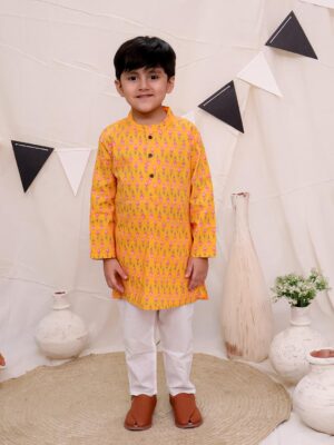 Kamee Motifs Printed Regular Pure Cotton Straight Kurta with Pyjamas-Orange