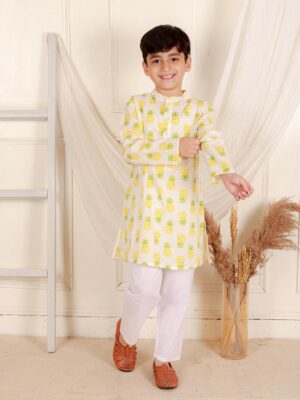 Kamee Motifs Printed Regular Pure Cotton Straight Kurta with Pyjamas-Yellow