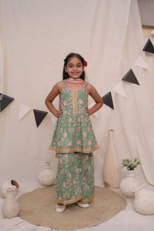 Ka-mee Girls Floral Printed Regular Pure Cotton Kurta with Sharara & Dupatta